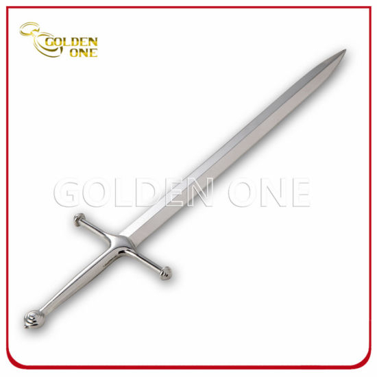 Forme la forma de la espada plateada de la espada del abridor de letras de metal