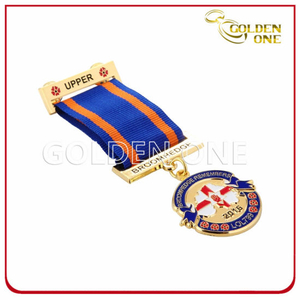 Insignia de medalla militar de esmalte suave chapado en oro con cordón