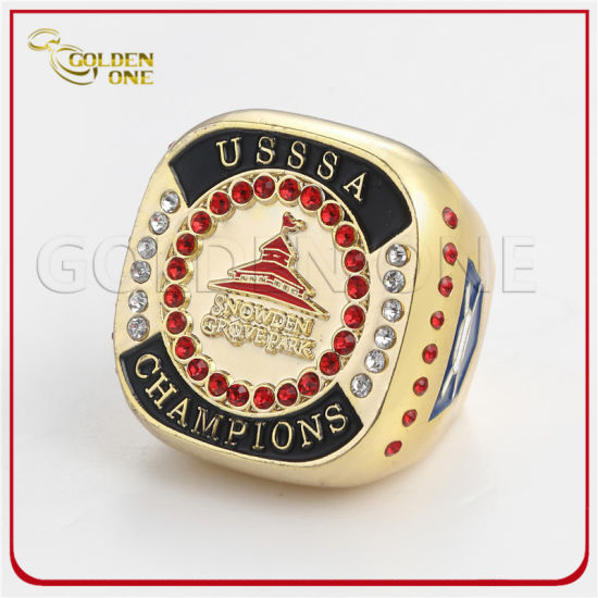 Anillo de metal de béisbol de oro brillante personalizado con diamantes de imitación